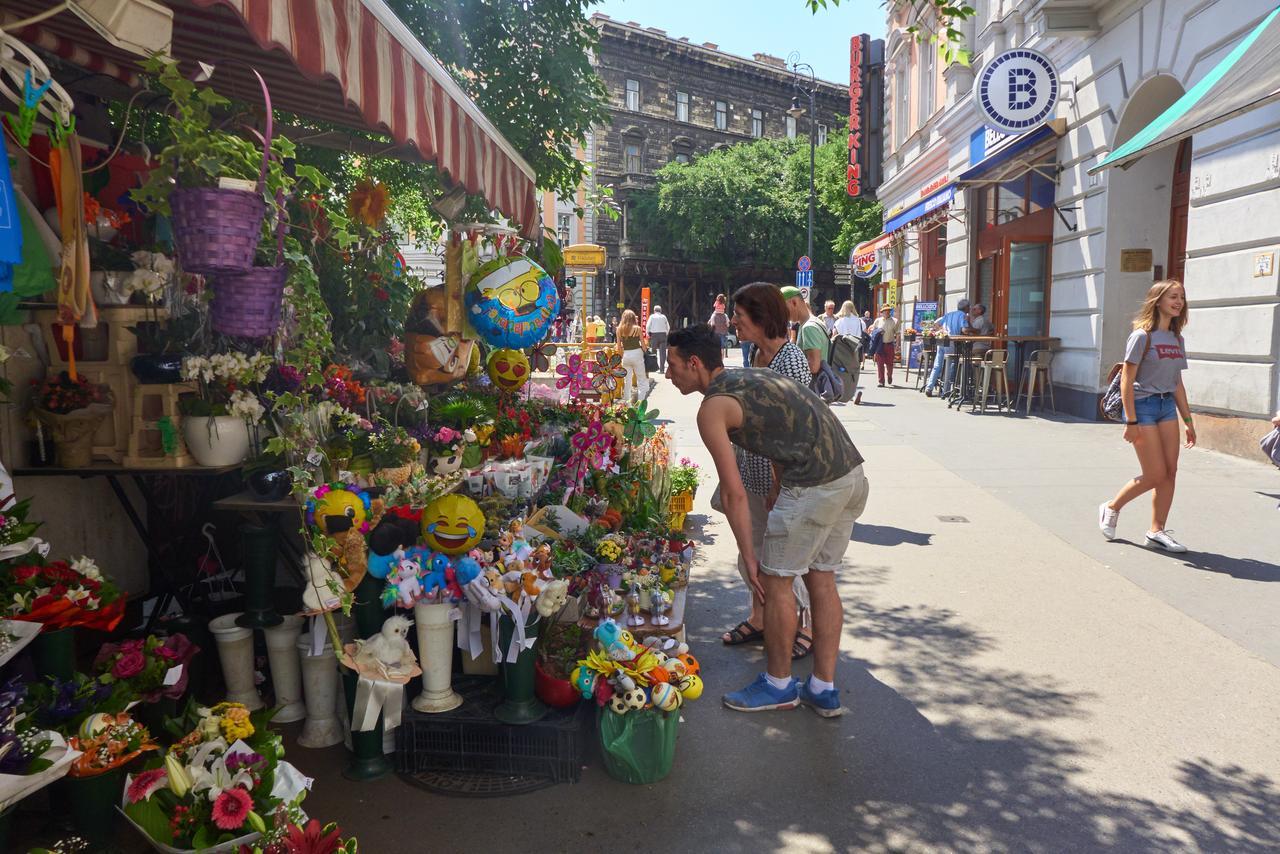 Fewo Oktogon Budapeste Exterior foto